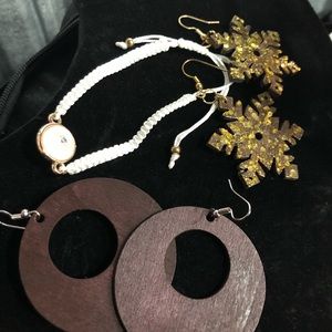 2 pairs of Earrings plus 1 cream draw string bracelet